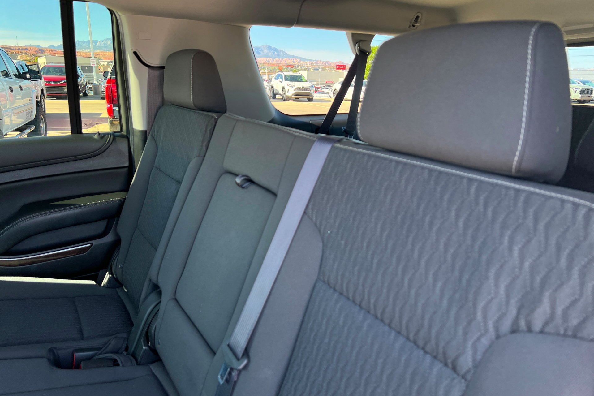 2017 Chevrolet Suburban LS - Photo 21