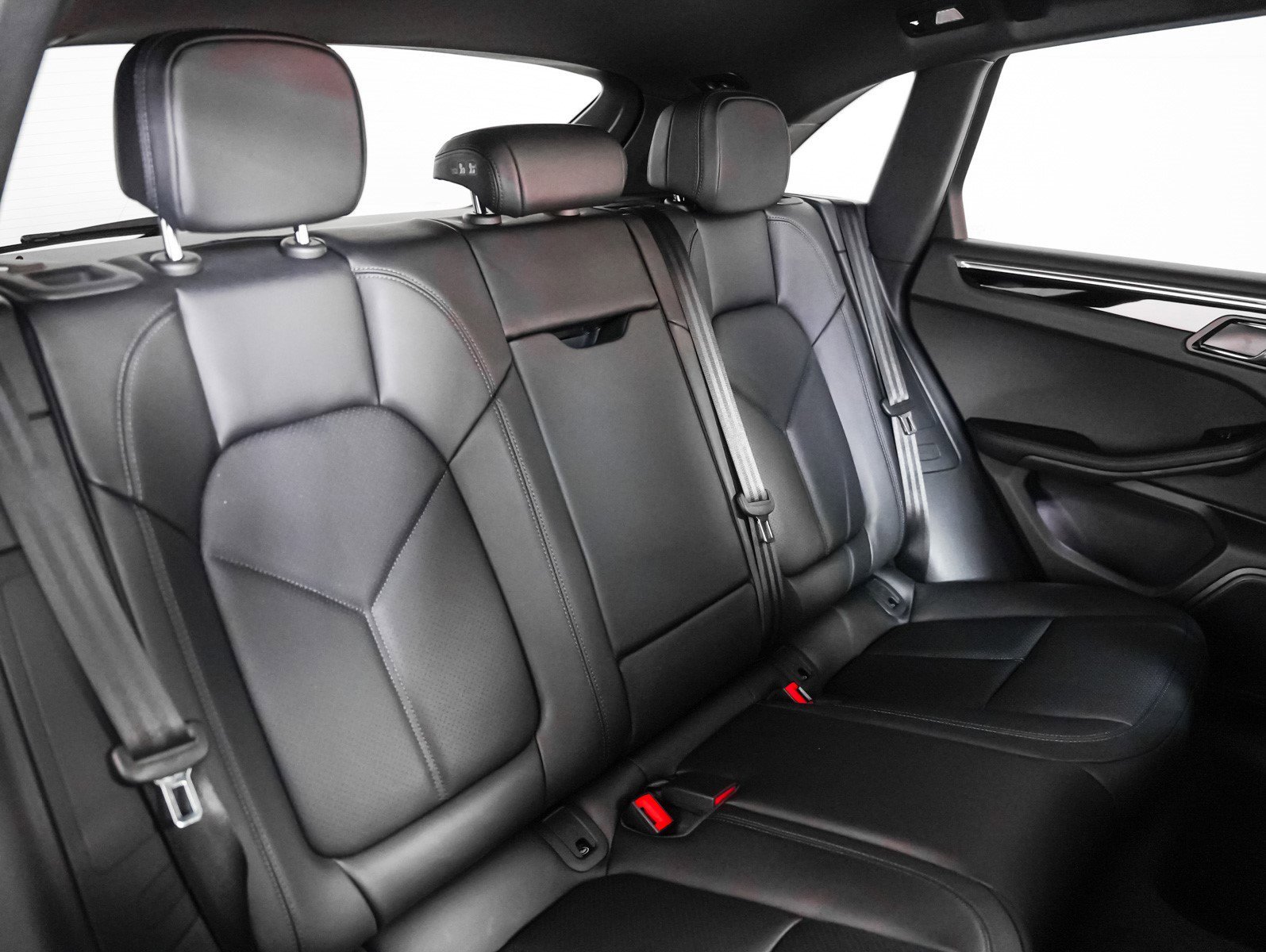 2026 Porsche Macan - Photo 6