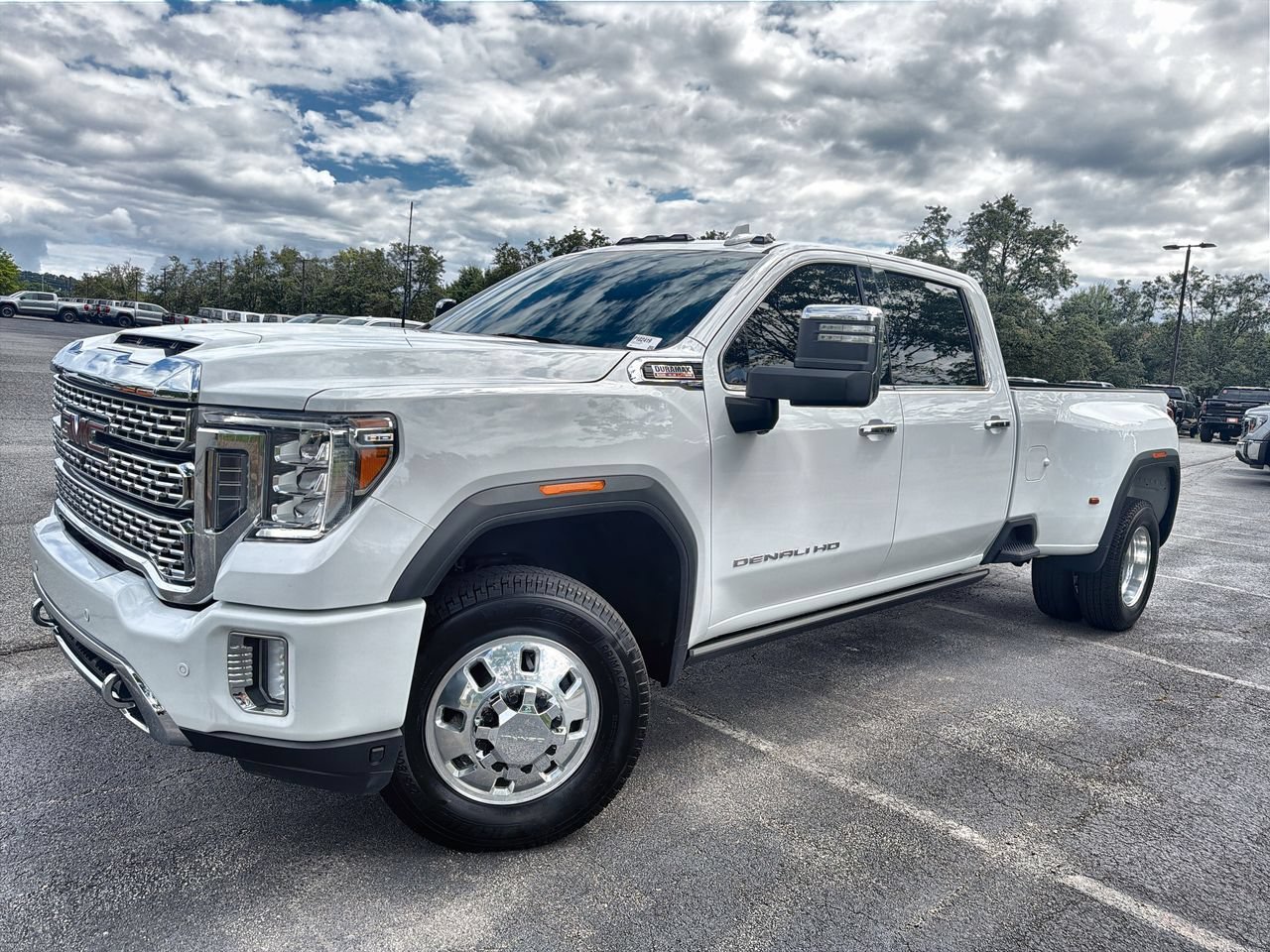 Used 2023 SUMMIT WHITE GMC Denali image 1