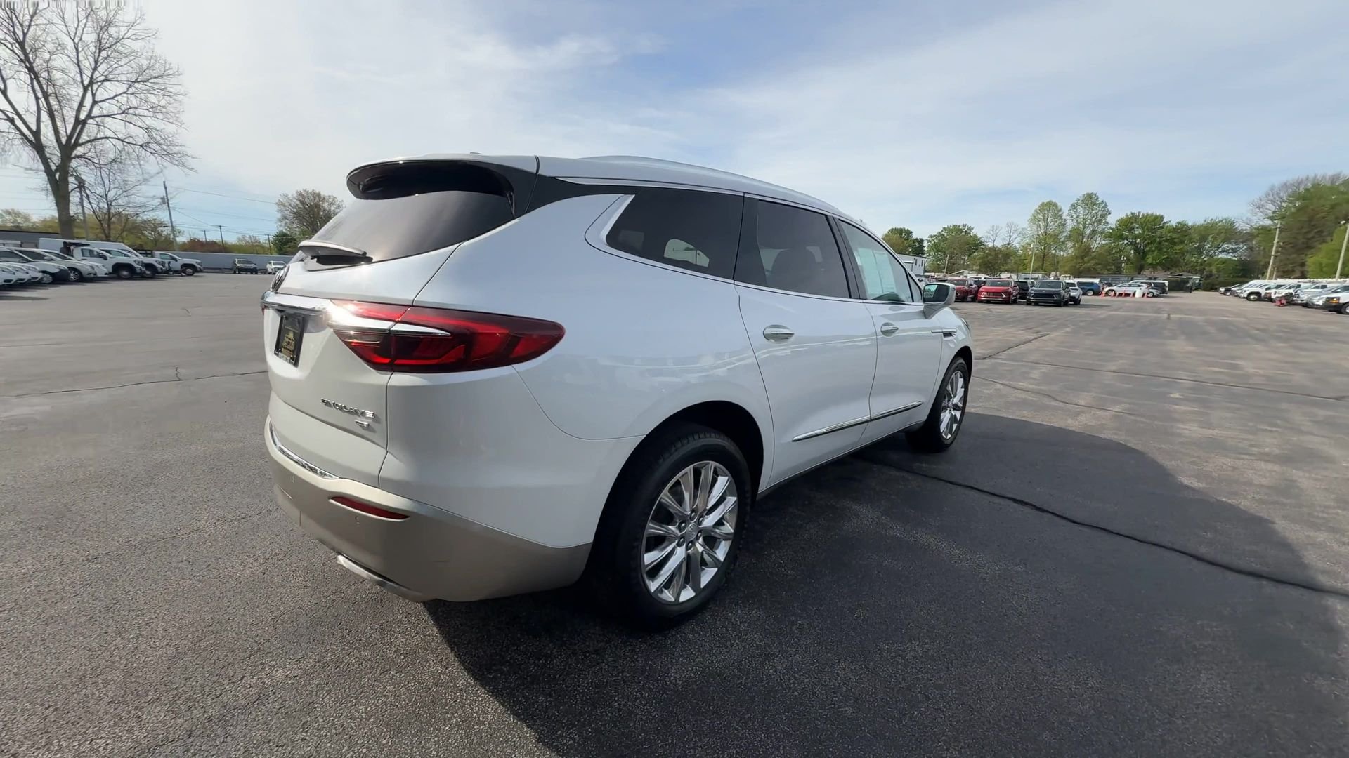 Used 2018 White Frost Tricoat Buick Essence image 8
