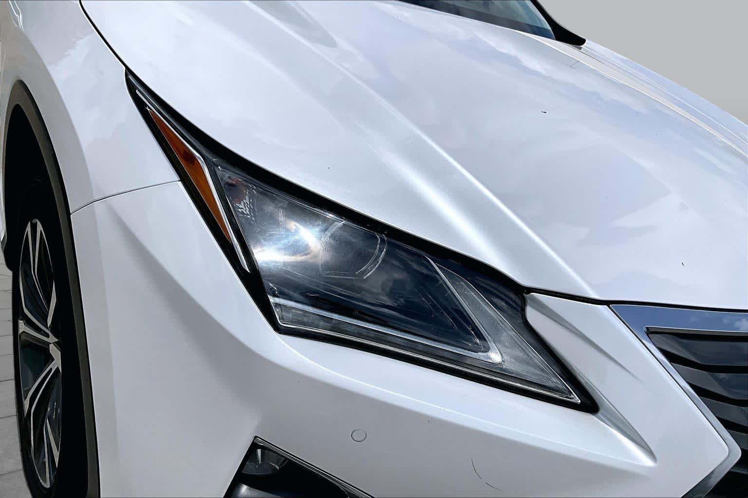 Used 2018 Eminent White Pearl Lexus  image 25