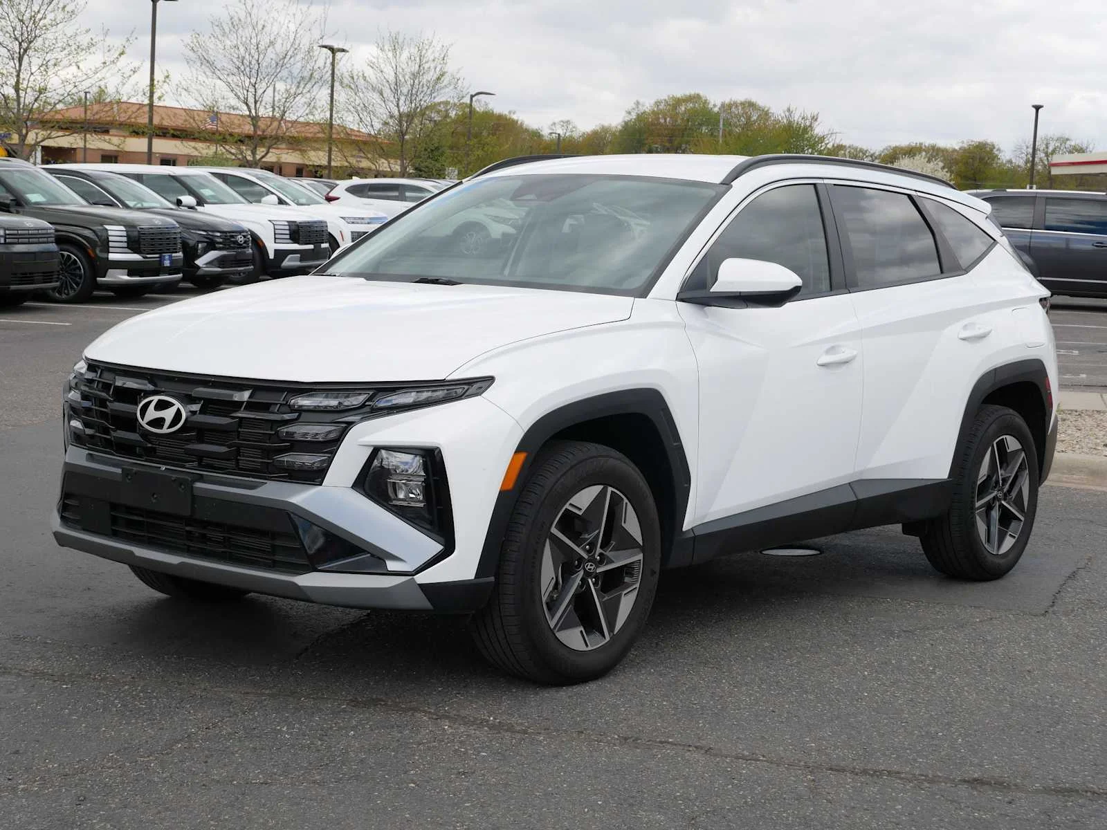 Used 2025 Hyundai Tucson SEL with VIN 5NMJBCDE0SH543504 for sale in Mankato, Minnesota