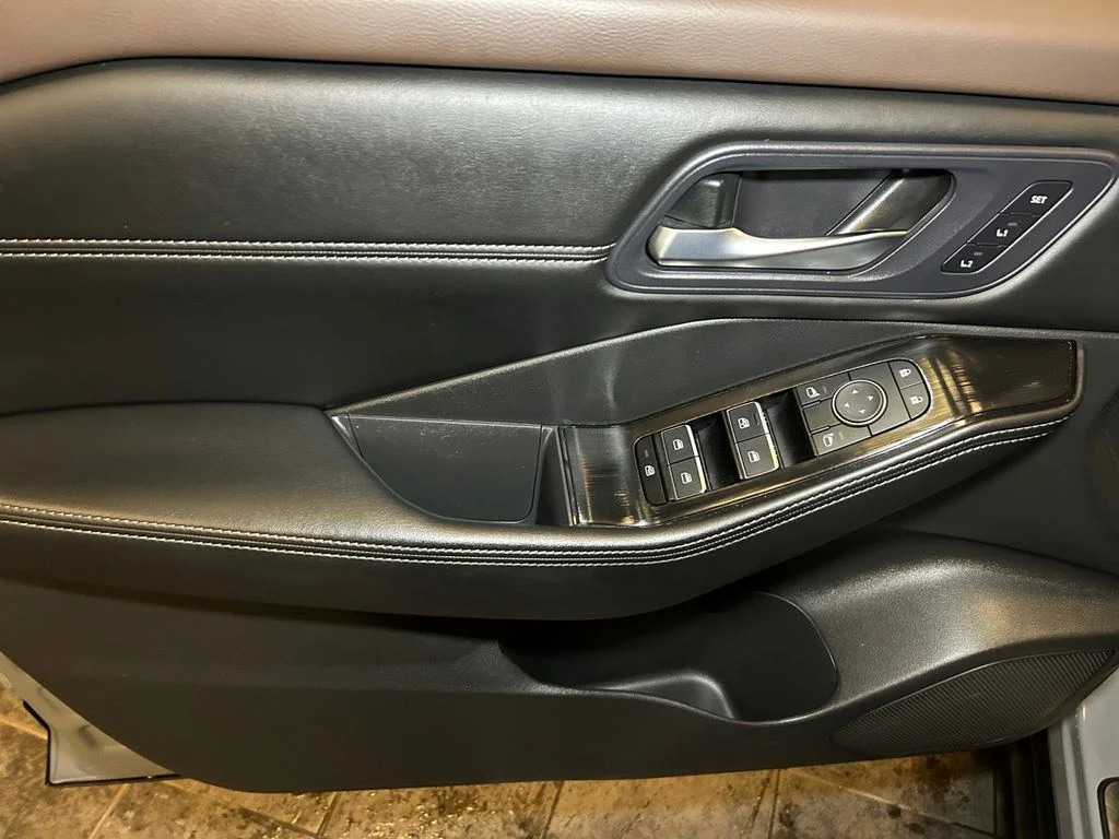 Used 2023 Boulder Gray Nissan SL image 23