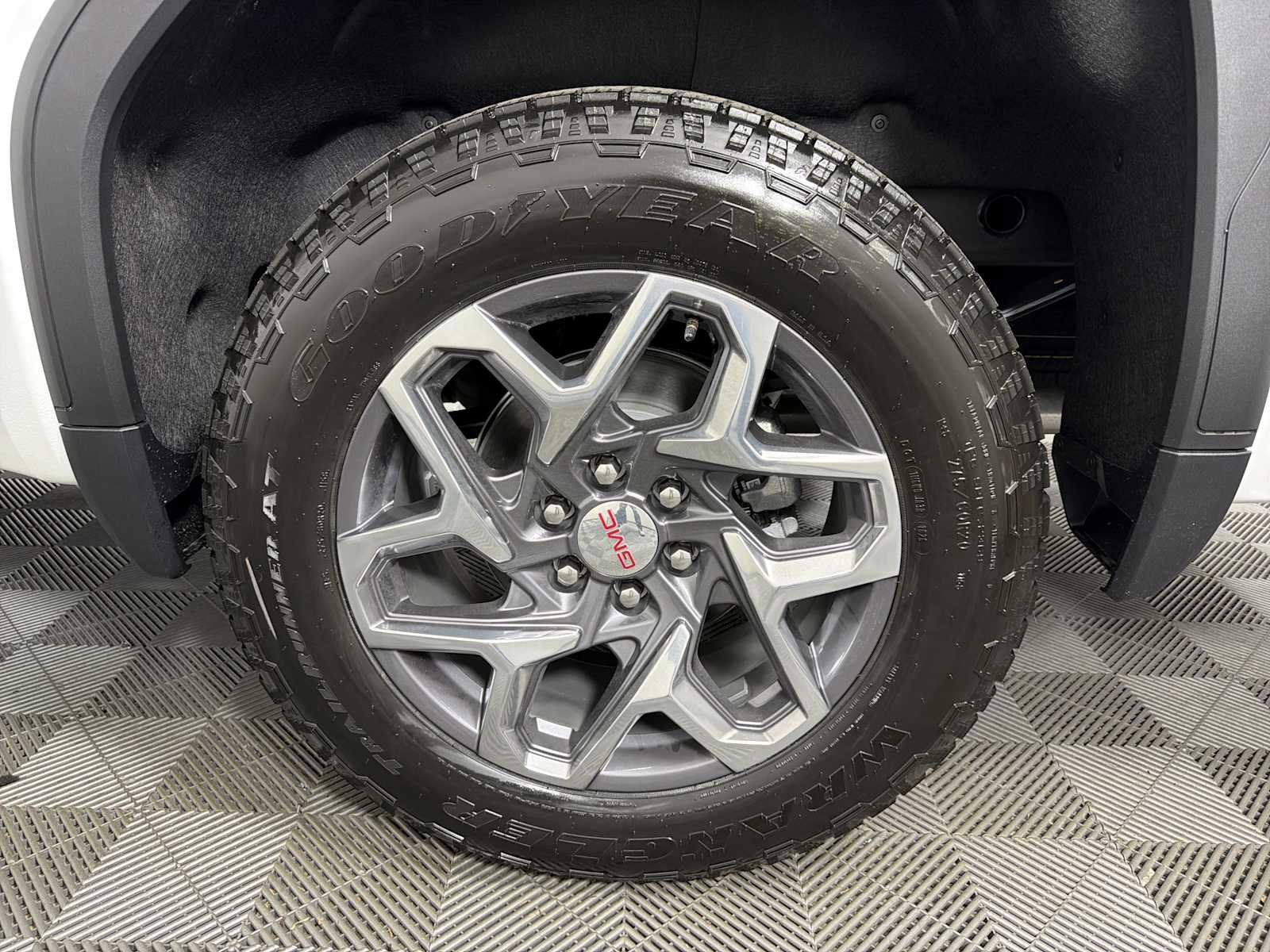 2026 GMC Sierra 1500 SLT - Photo 17