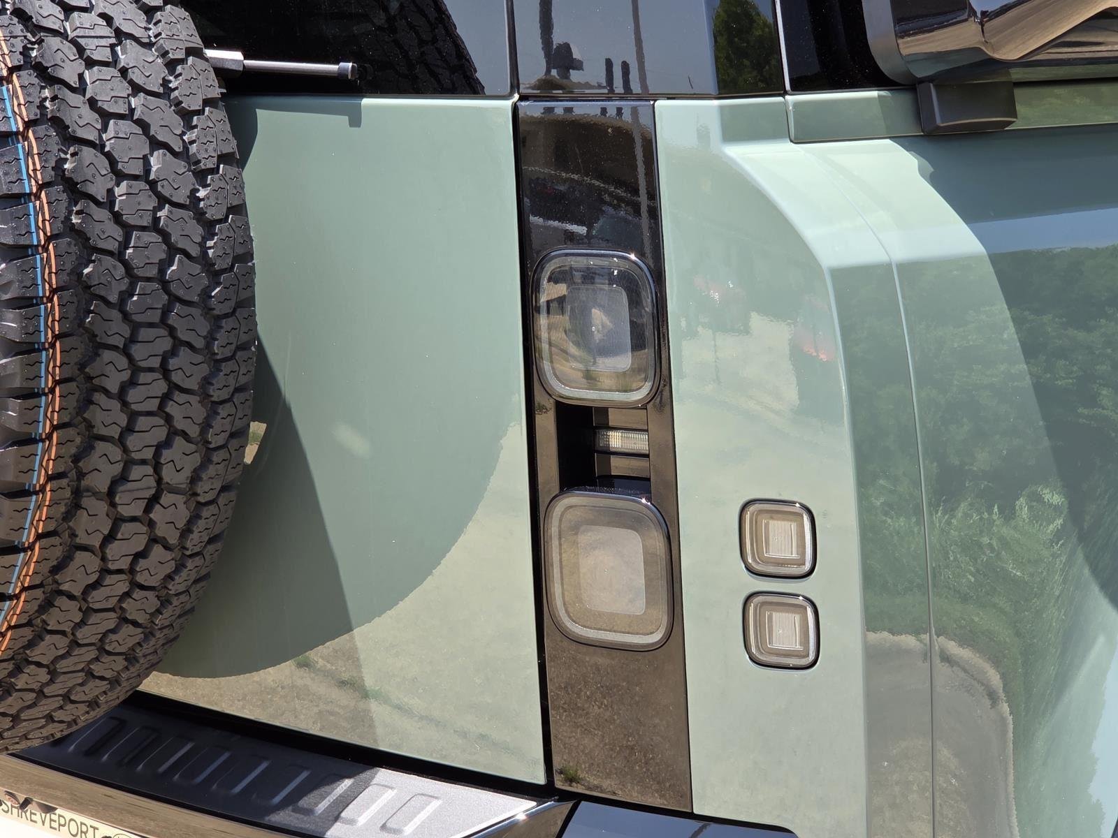 New 2026 Keswick Green LAND ROVER  image 9