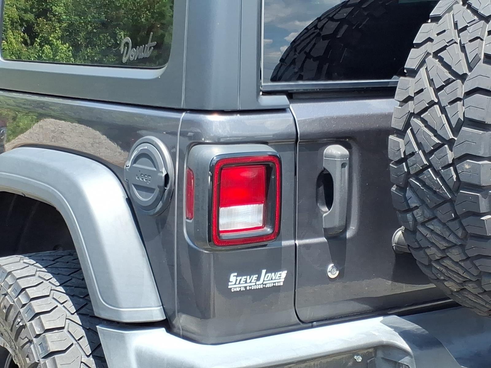 Used 2018 Granite Crystal Metallic Clearcoat Jeep Sport S image 13
