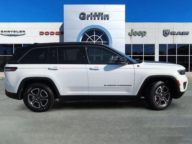 Used 2022 White Jeep Trailhawk image 3