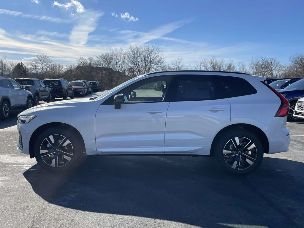 New 2026 Crystal White Volvo Plus image 24