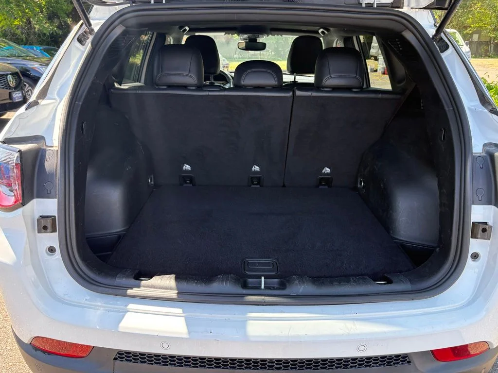 Used 2025 White Jeep Limited image 23