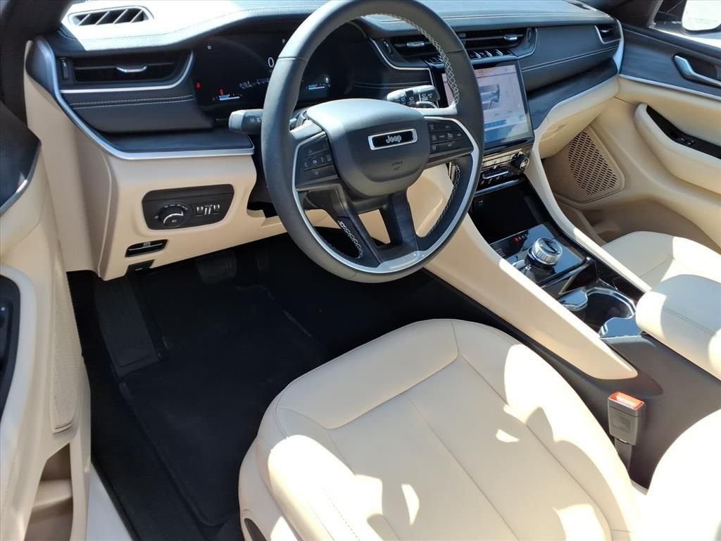 Used 2023 White Jeep Limited image 18