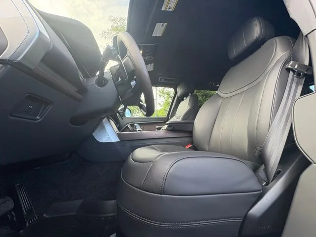 New 2026 Santorini Black Land Rover SE image 14