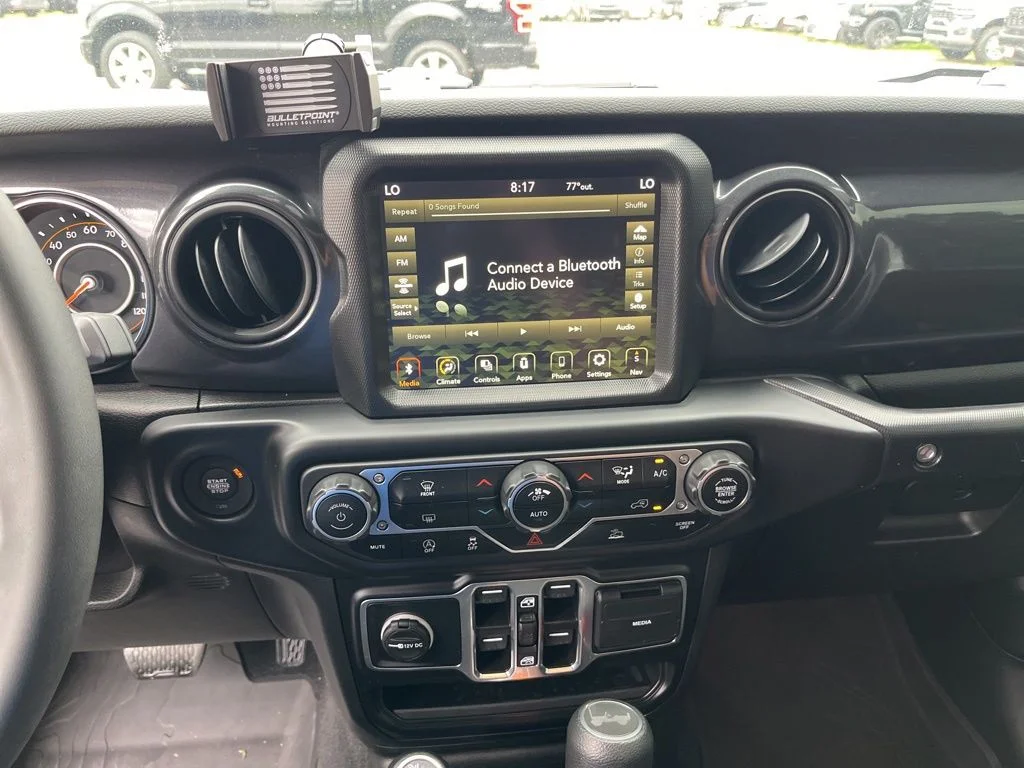 Used 2023 Silver Jeep Altitude image 25