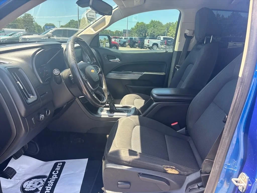 Used 2018 KINETIC BLUE METALLIC Chevrolet 4WD LT image 11