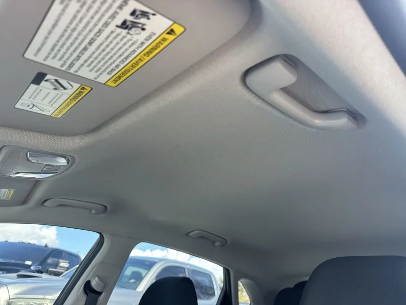 Used 2022 Gray Hyundai SE image 18