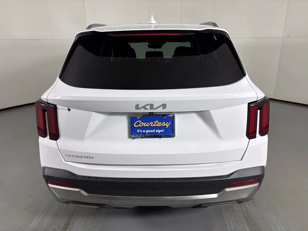 Used 2024 White Kia S image 8