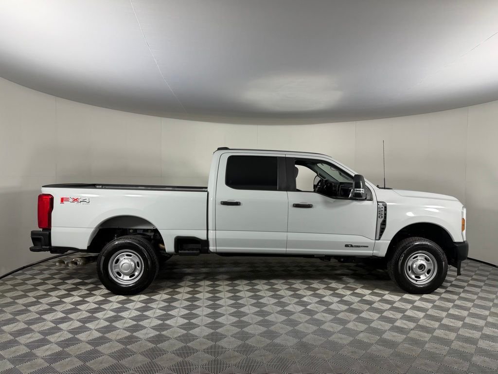 Used 2025 White Ford XL image 5