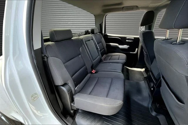 Used 2018 White Chevrolet LT image 26