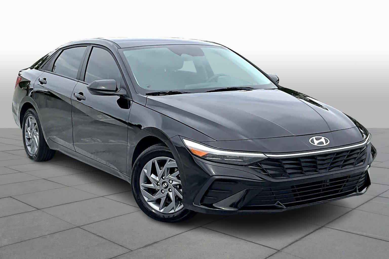 Used 2025 Abyss Black Hyundai Blue image 4