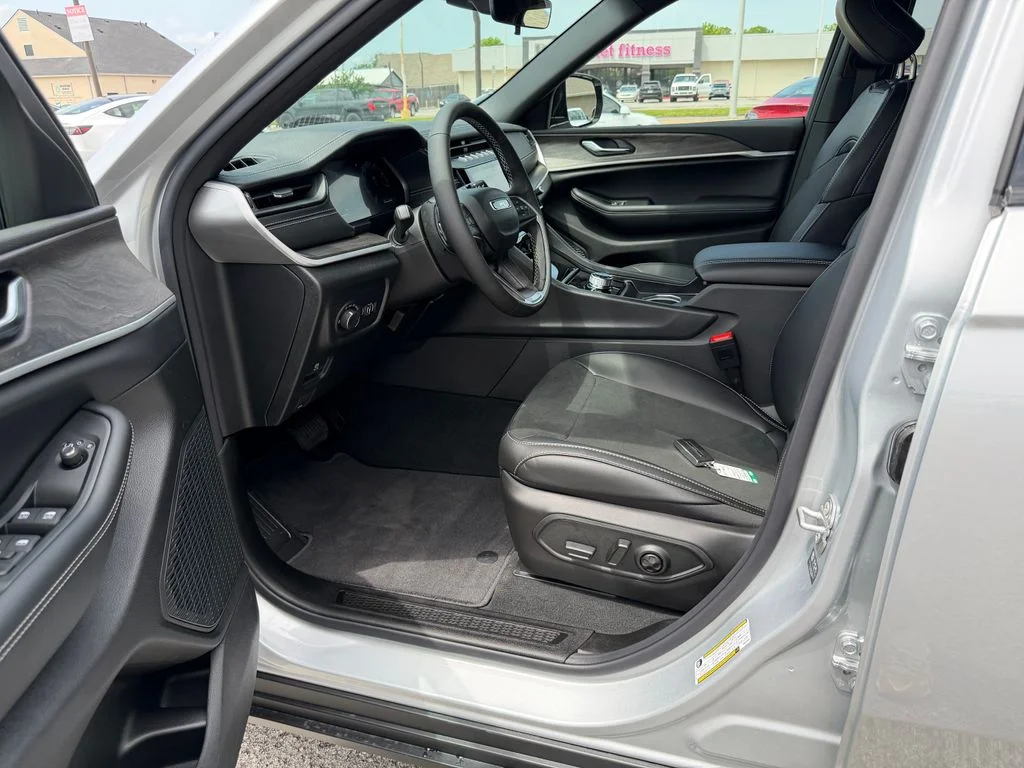 New 2026 Silver Jeep Laredo image 4
