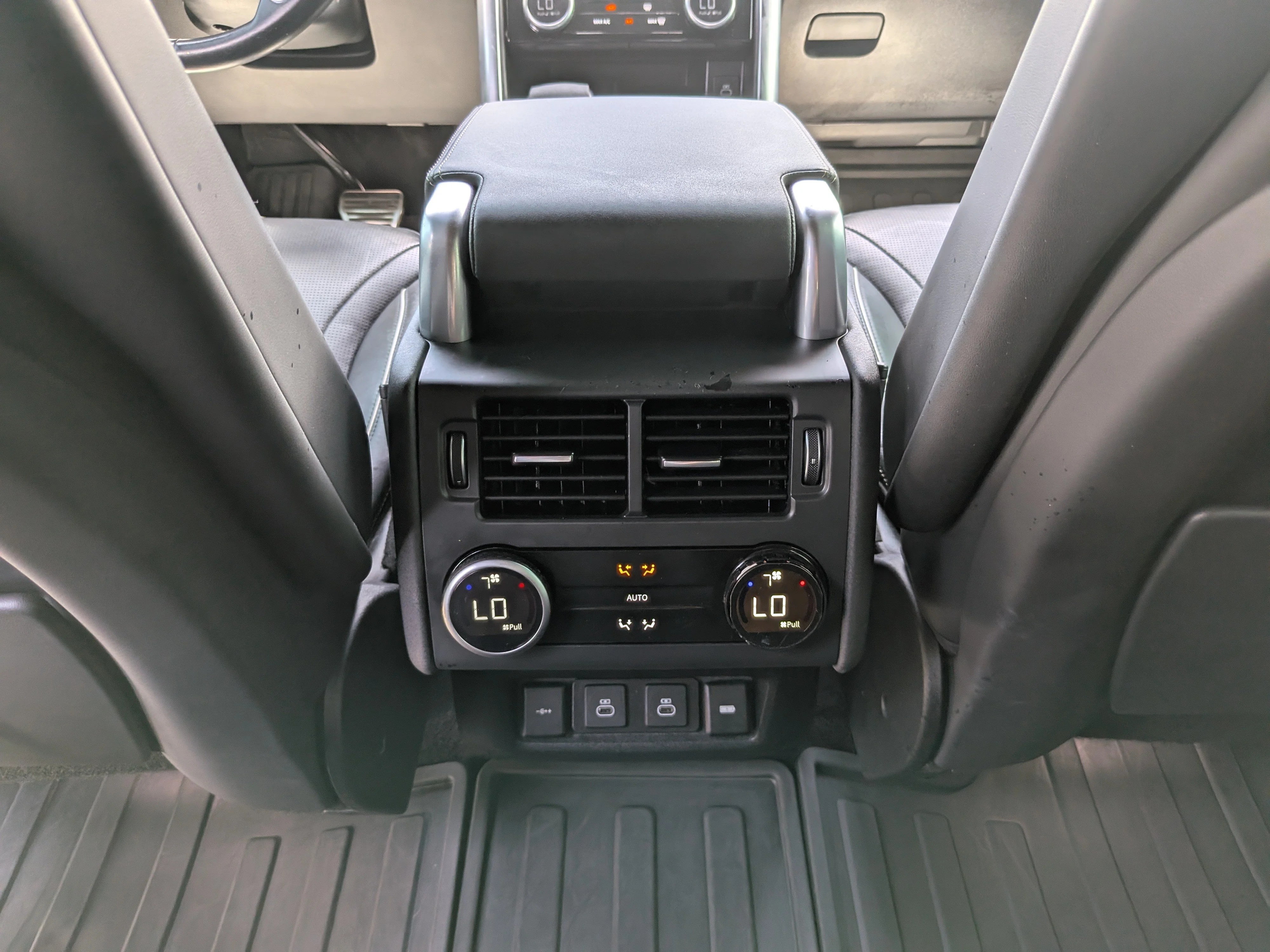 Used 2021 Fuji White Land Rover S R-Dynamic image 21