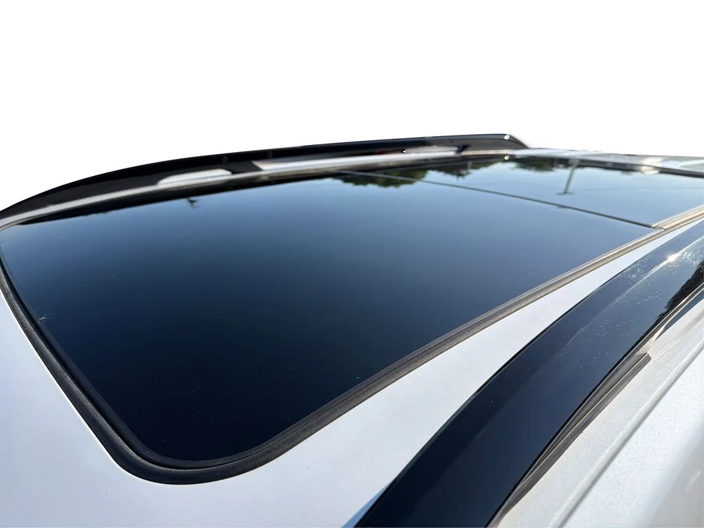 Used 2022 Iridescent Pearl Tricoat Chevrolet RS image 13