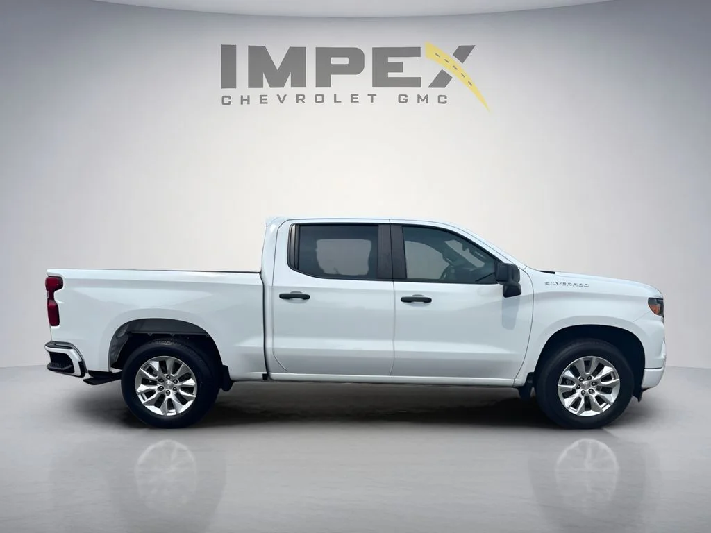Used 2023 White Chevrolet Custom image 6
