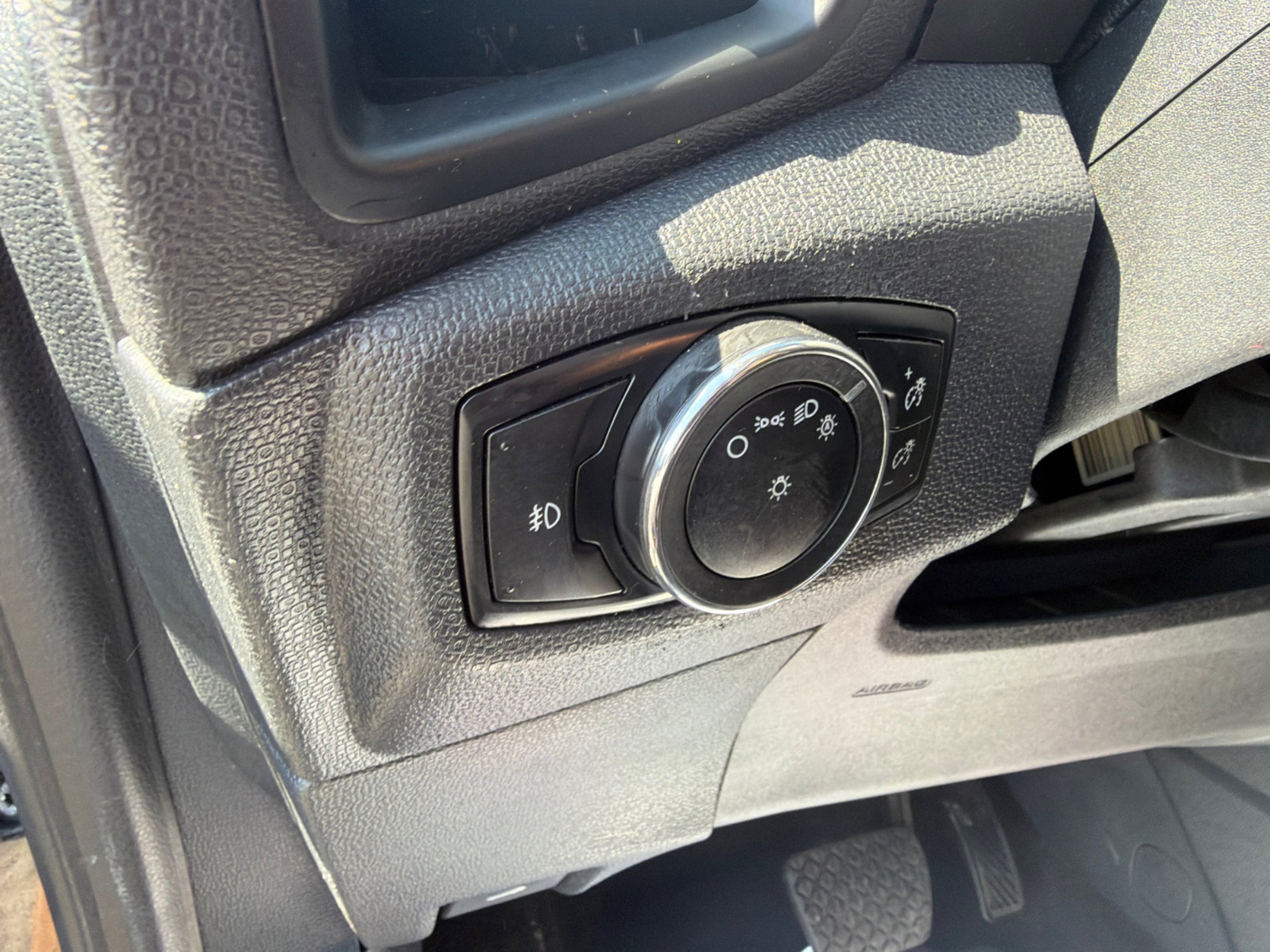 Used 2021 Shadow Black Ford SE image 18