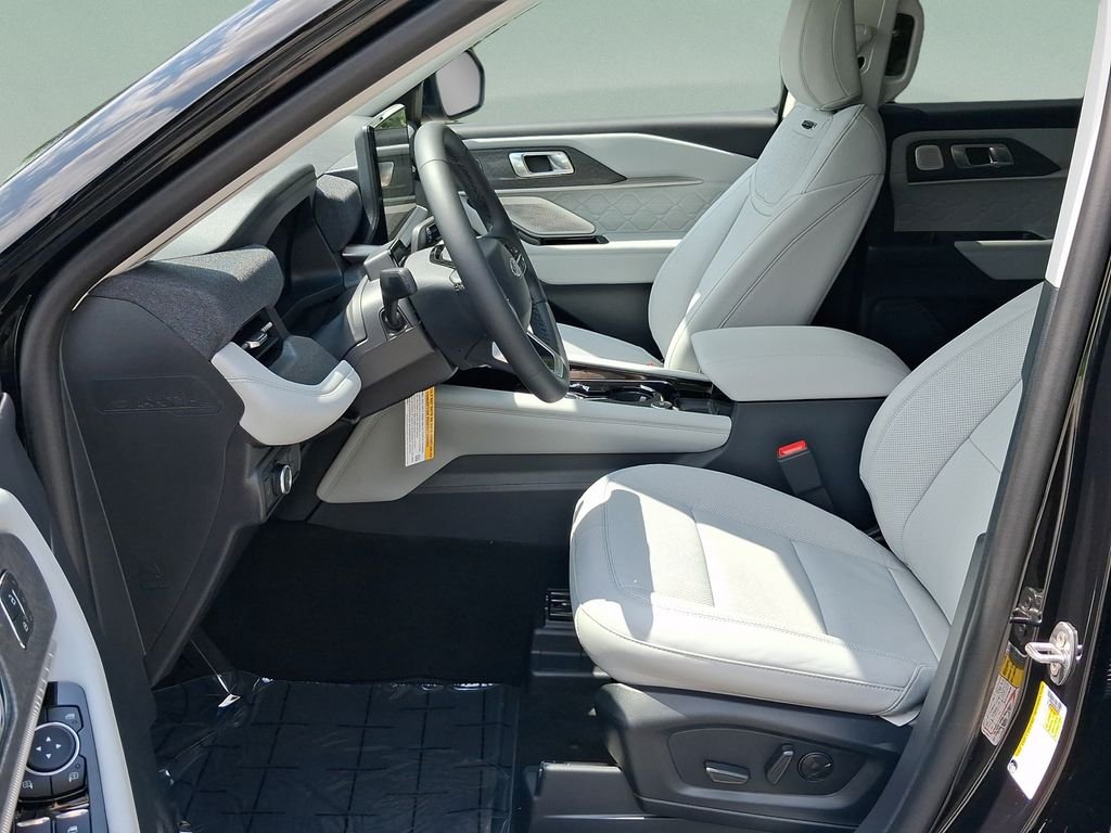 New 2026 Black Ford Platinum image 18