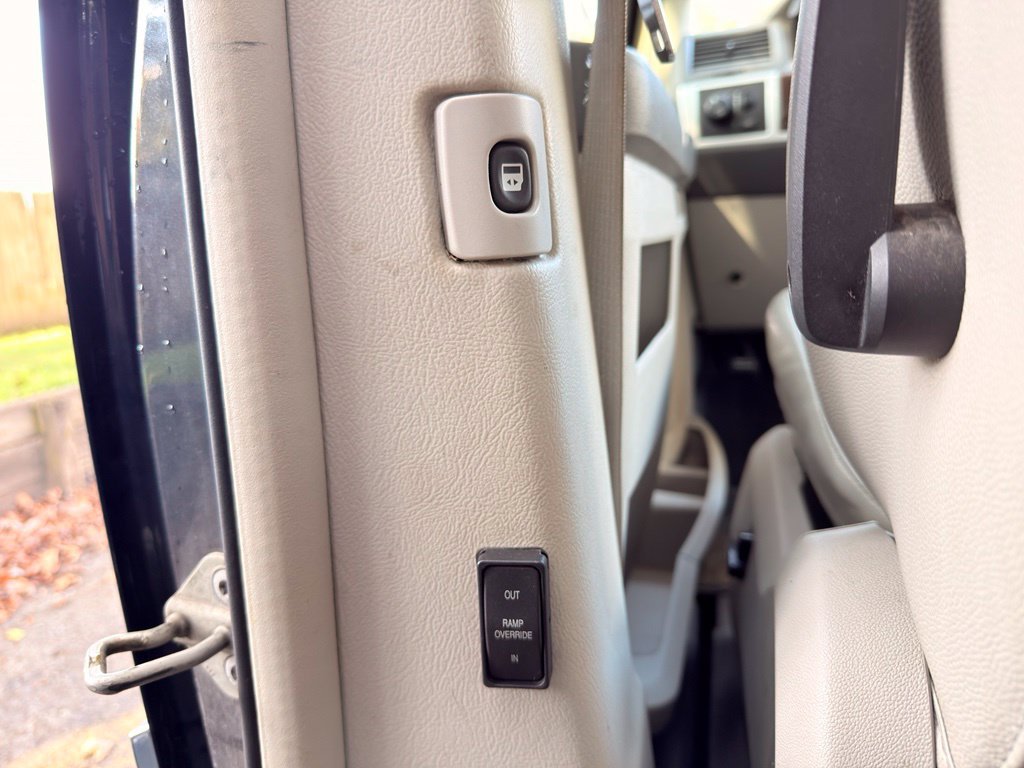 Used 2009 Blue Chrysler Touring image 26