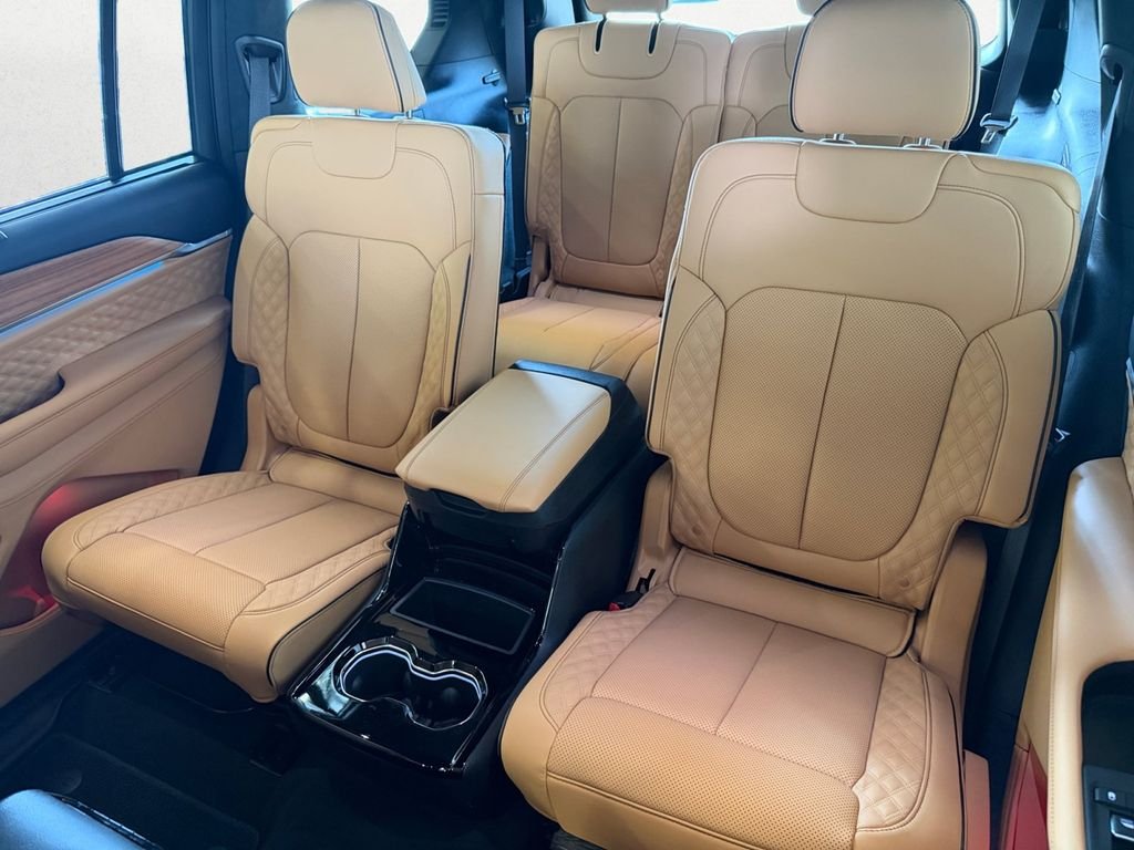 Used 2025 Gray Jeep Summit image 9