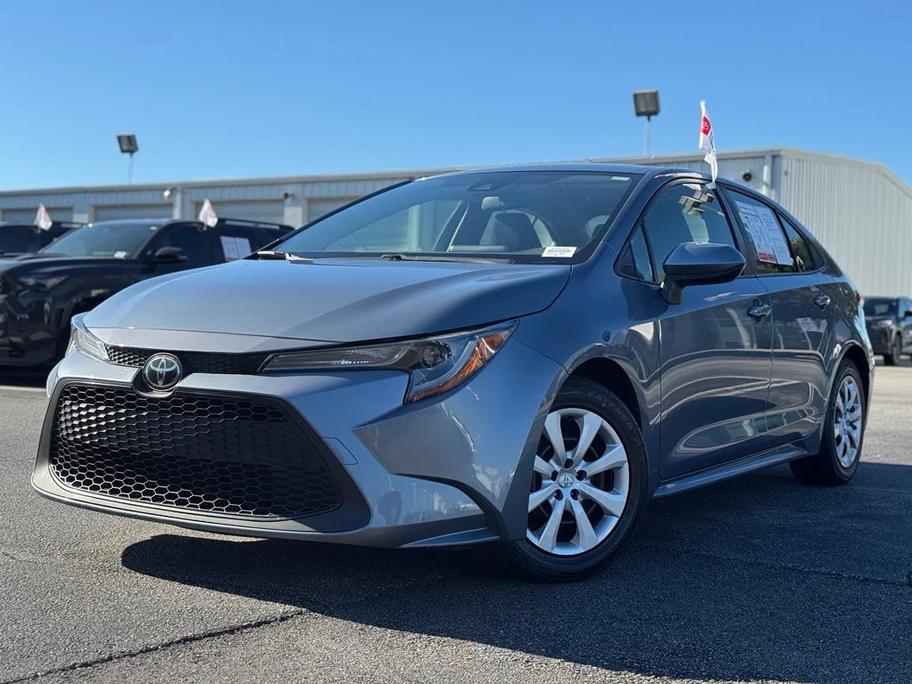 Used 2022  Toyota LE image 6