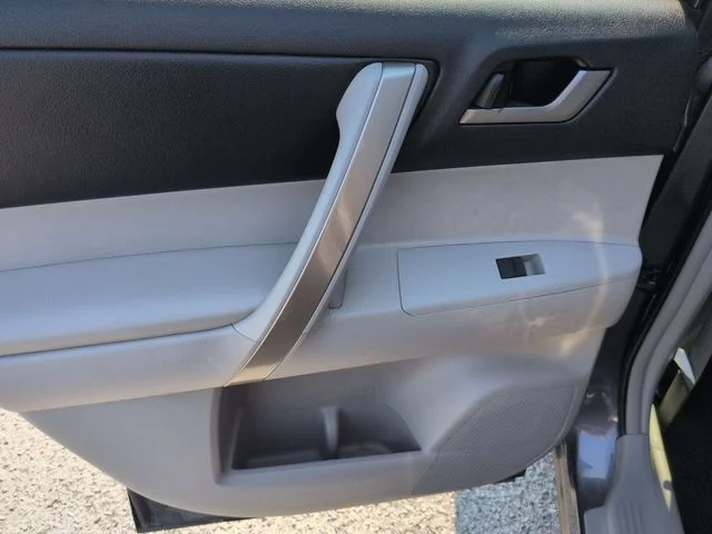 Used 2013 Gray Toyota SE image 26