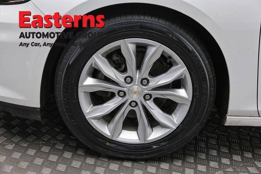 Used 2023 White Chevrolet LT image 32