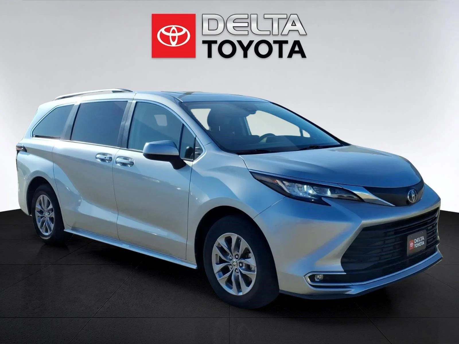 Used 2023 Celestial Silver Metallic Toyota XLE 7-Passenger image 7