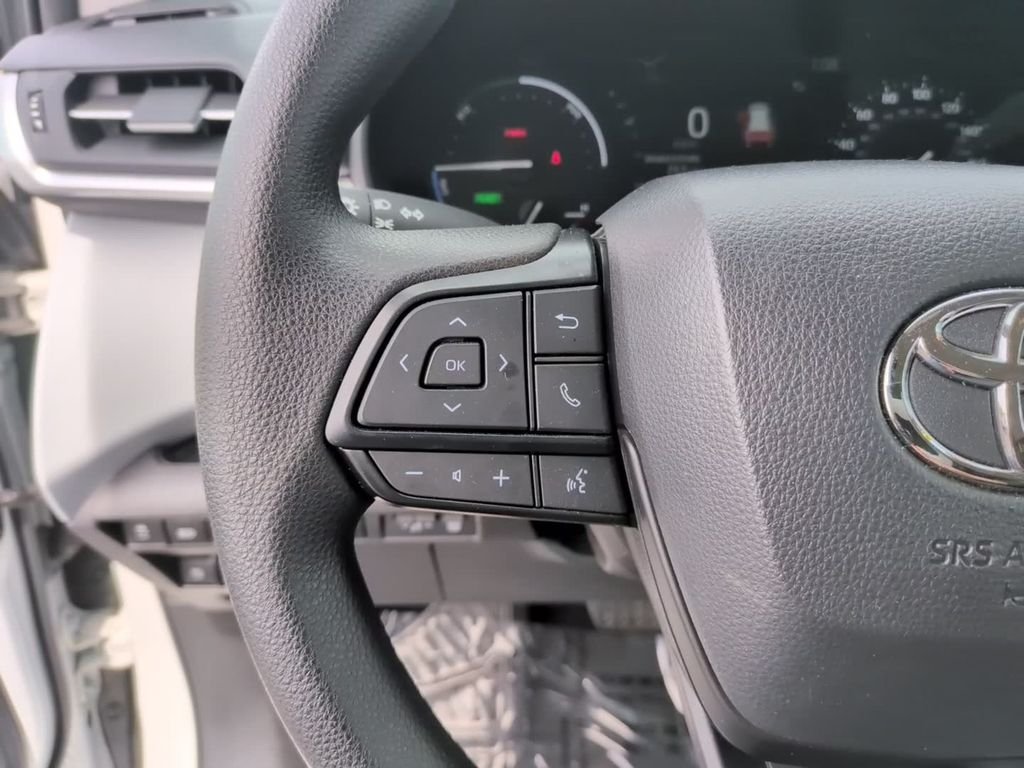 2025 Toyota Sienna LE - Photo 21