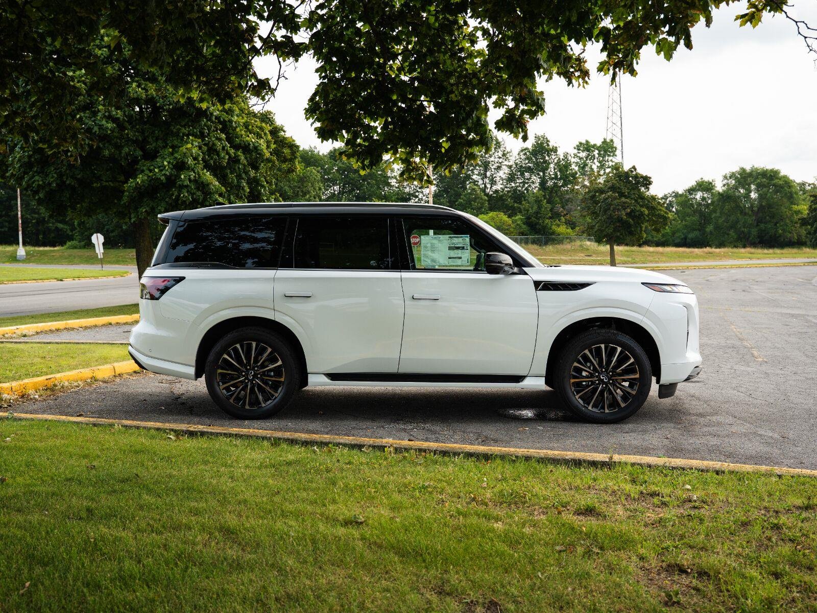 New 2027 2T RADIANT WHIT INFINITI Autograph 4WD image 5