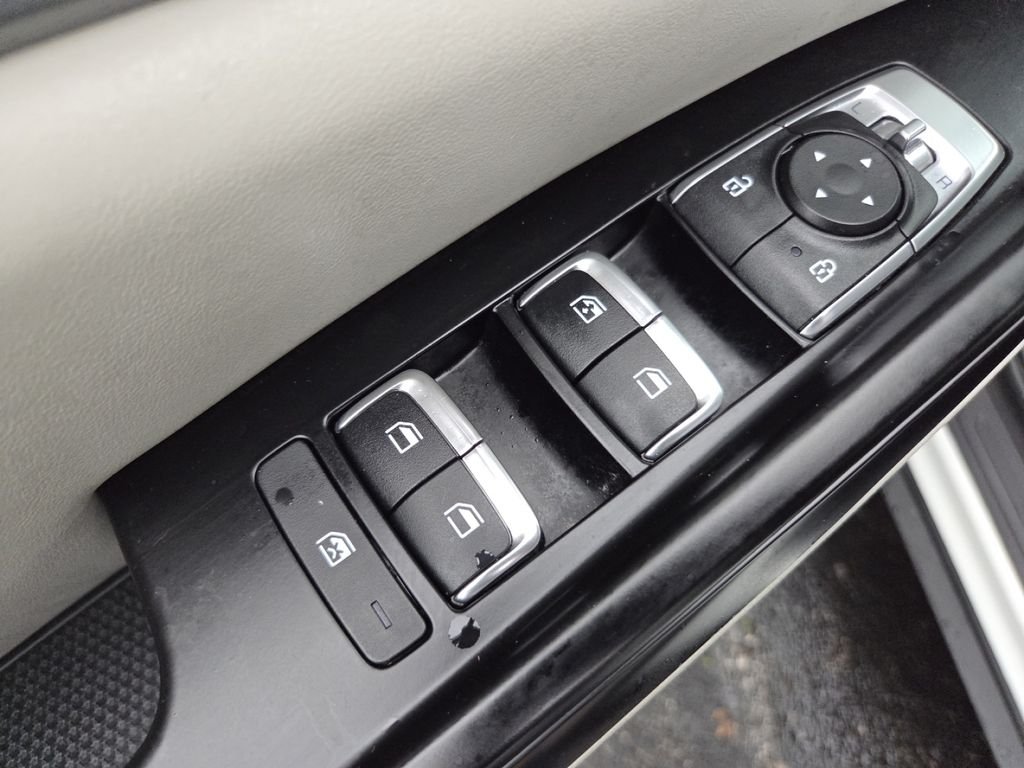 Used 2024 Snow White Pearl Kia LX image 29