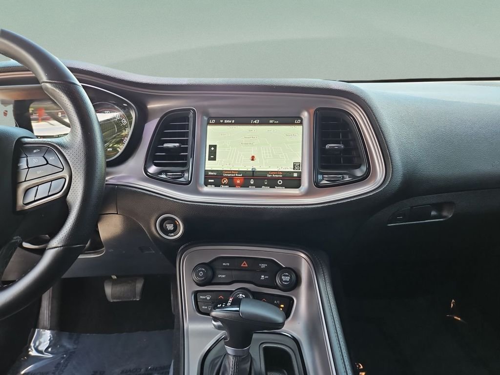 Used 2023 Black Dodge SXT image 18