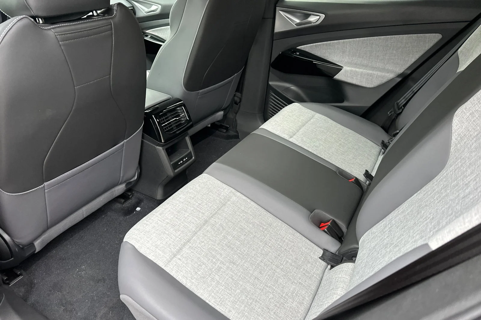 2025 Volkswagen ID.4 PRO - Photo 12