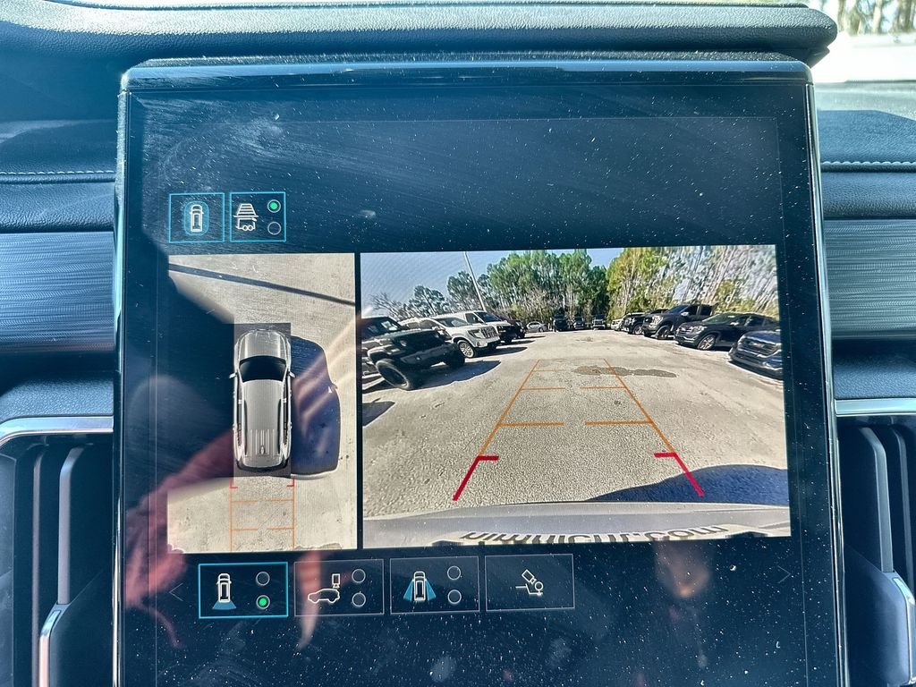 Used 2025 Summit White GMC Elevation image 15