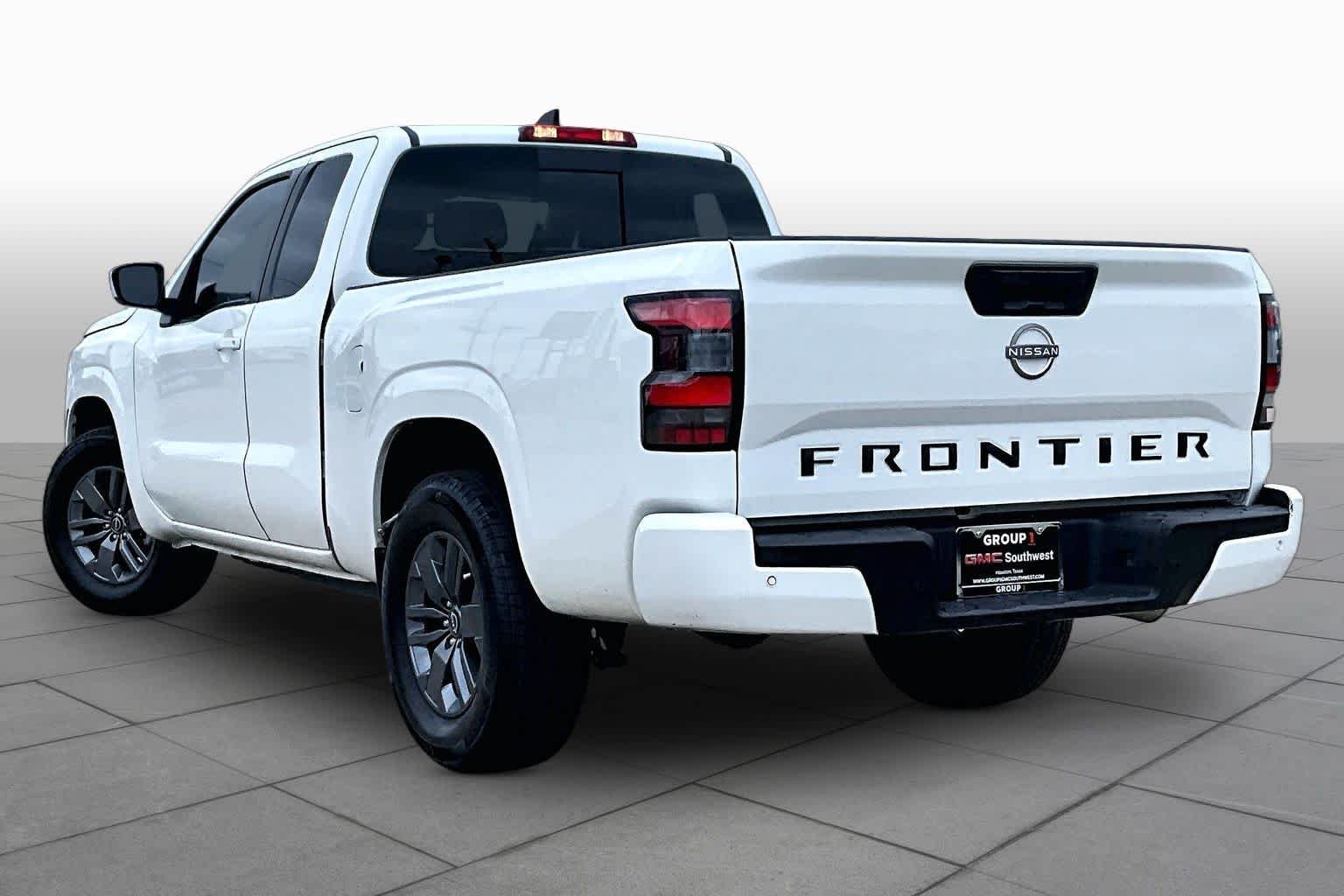 Used 2025 Glacier White Nissan SV image 11