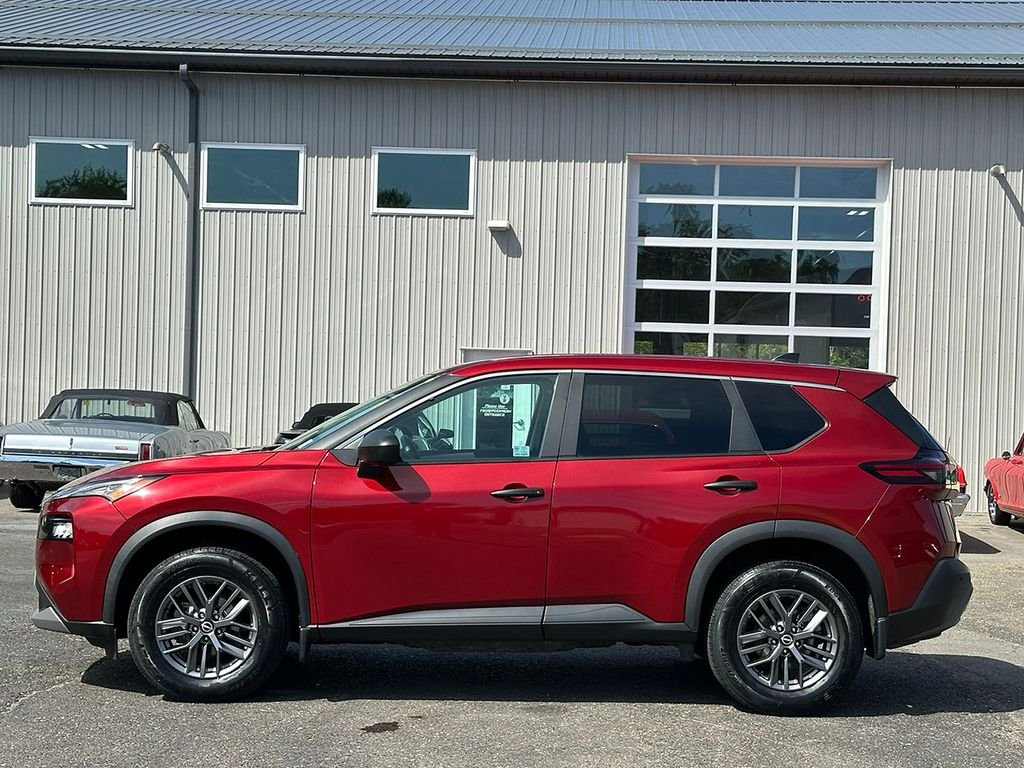 Used 2023 Red Nissan S image 10