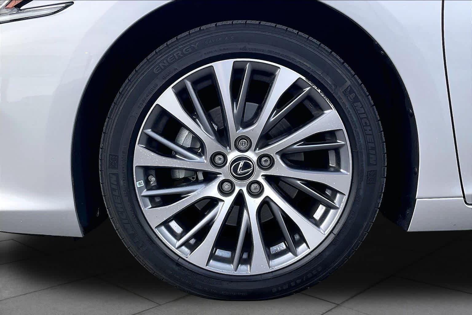 Used 2019 Silver Lining Metallic Lexus  image 10