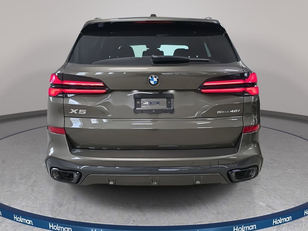 New 2026 Manhattan Green Metallic BMW sDrive40i image 6