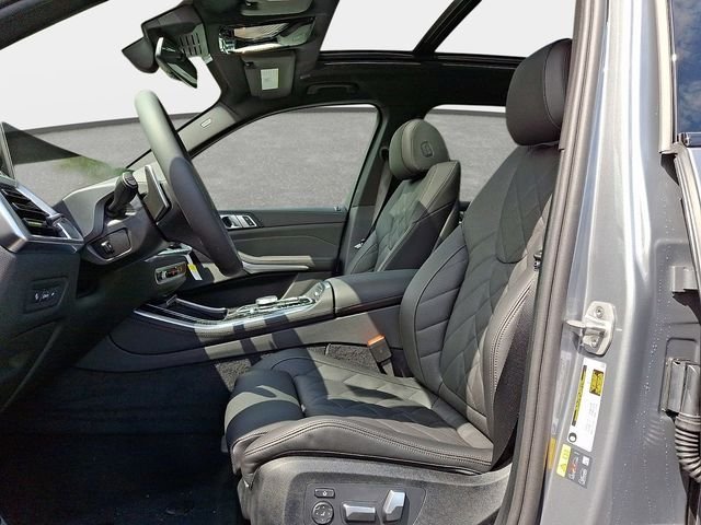 New 2026 Skyscraper Grey Metallic BMW xDrive50e image 11