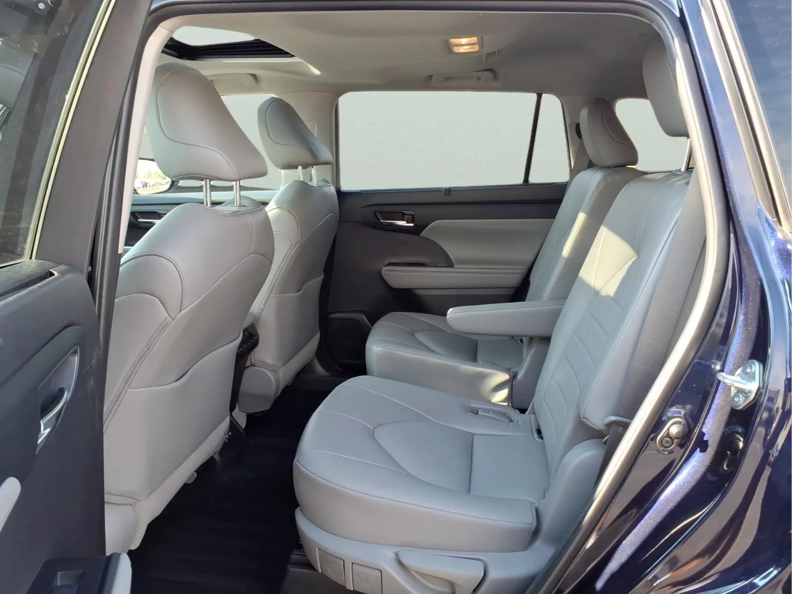 Certified Used 2022  Toyota XLE image 11