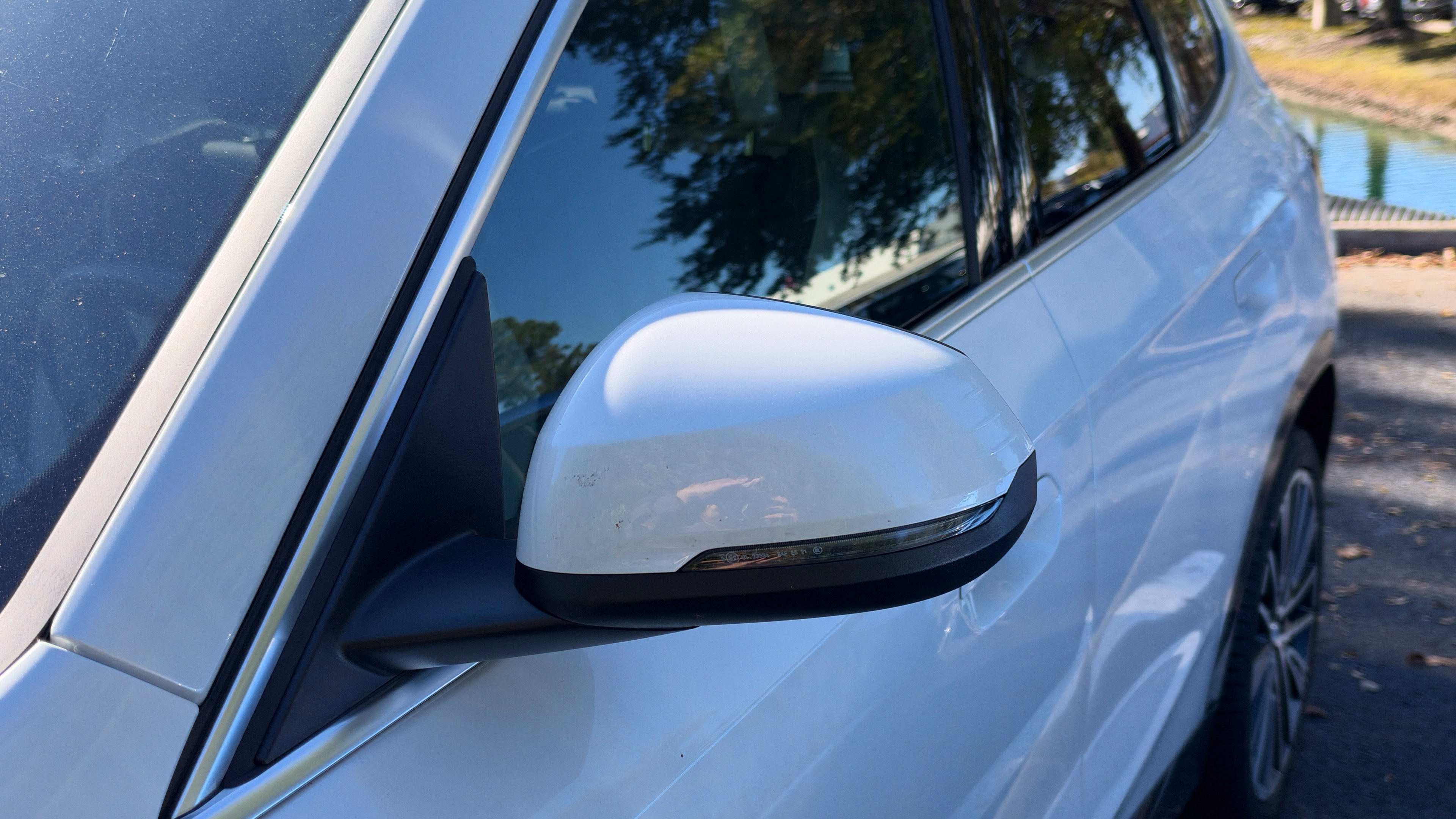 Used 2026 Mineral White Metallic BMW xDrive28i image 10