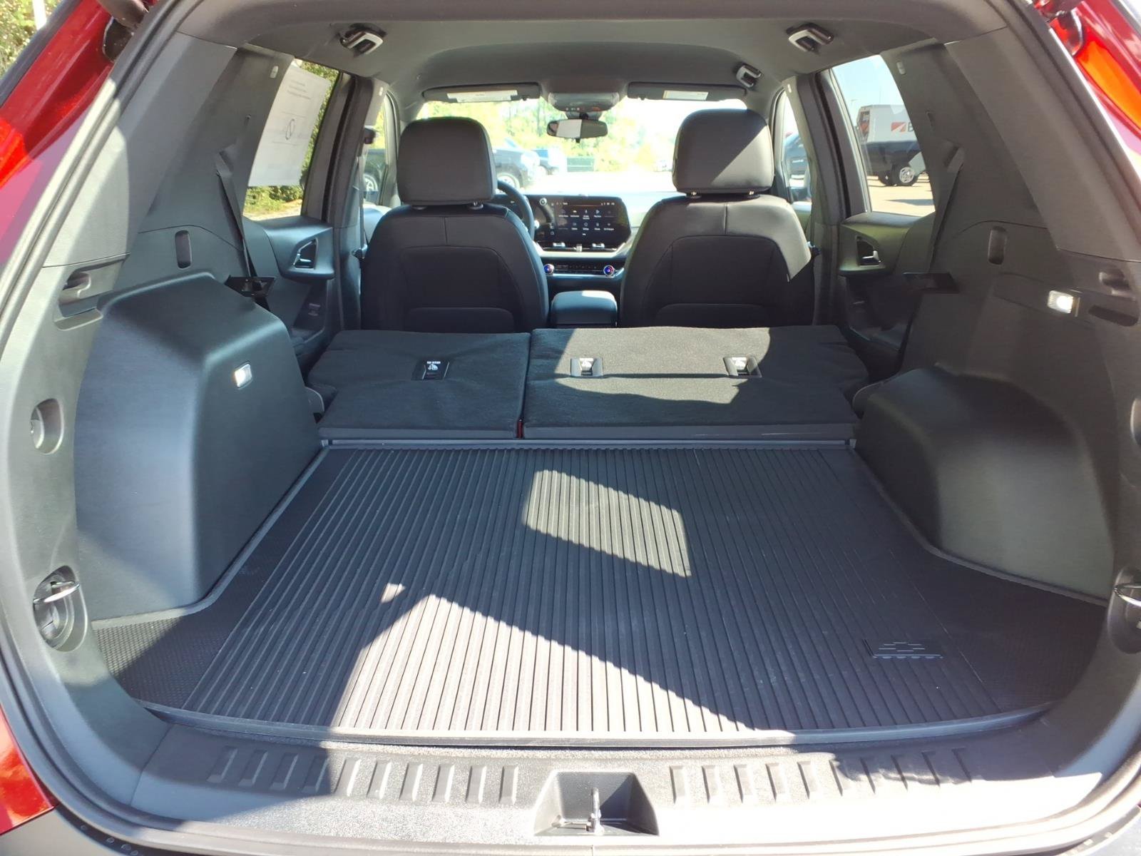 2027 Chevrolet Equinox LT - Photo 17