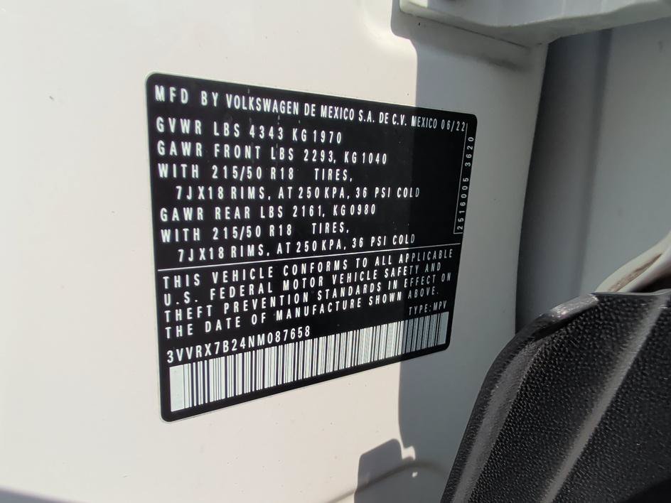 Used 2022 Pure White Volkswagen SE image 32