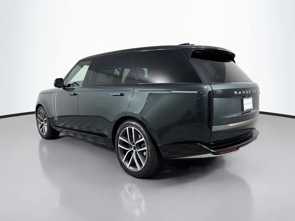 New 2026 Belgravia Green Land Rover SE LWB 7-Seats / V8 image 7